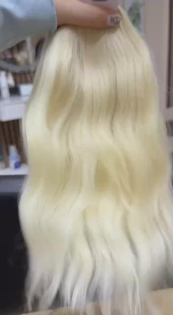Video showing the flexibility and shine of a 45 cm (18 inch) premium raw Slavic wavy hair extension in cold-bleached Blonde color