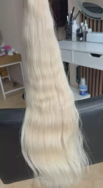 Video showing the flexibility and shine of a 55 cm (22 inch) premium raw Slavic wavy hair extension in cold-bleached blonde color