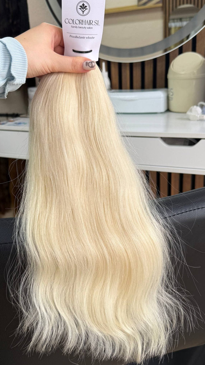 40 cm (16 inch) premium raw Slavic wavy hair extension, cold-bleached blonde color, single donor