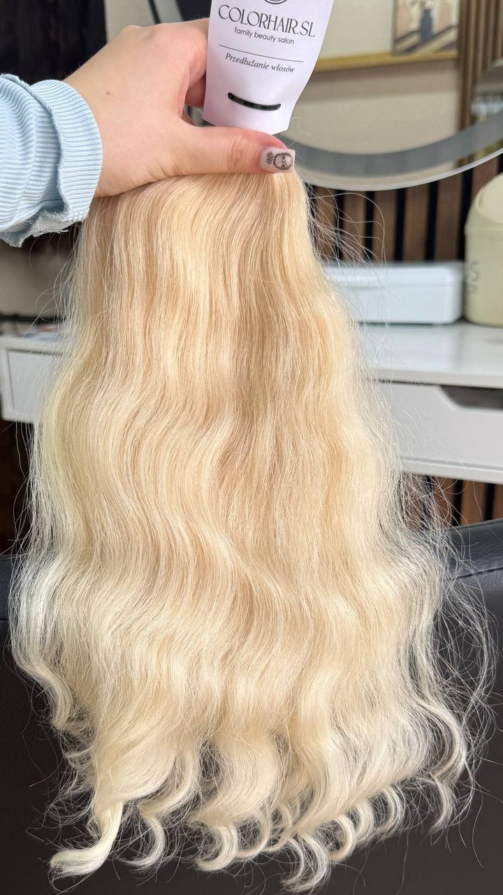 40 cm (16 inch) premium raw Slavic wavy hair extension, cold-bleached blonde color, single donor