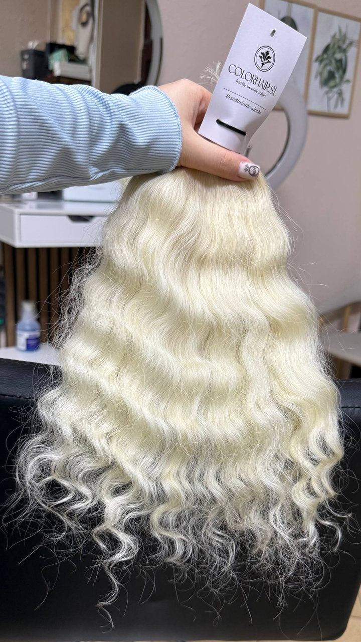 40 cm (16 inch) premium raw Slavic wavy hair extension, cold-bleached blonde color, single donor