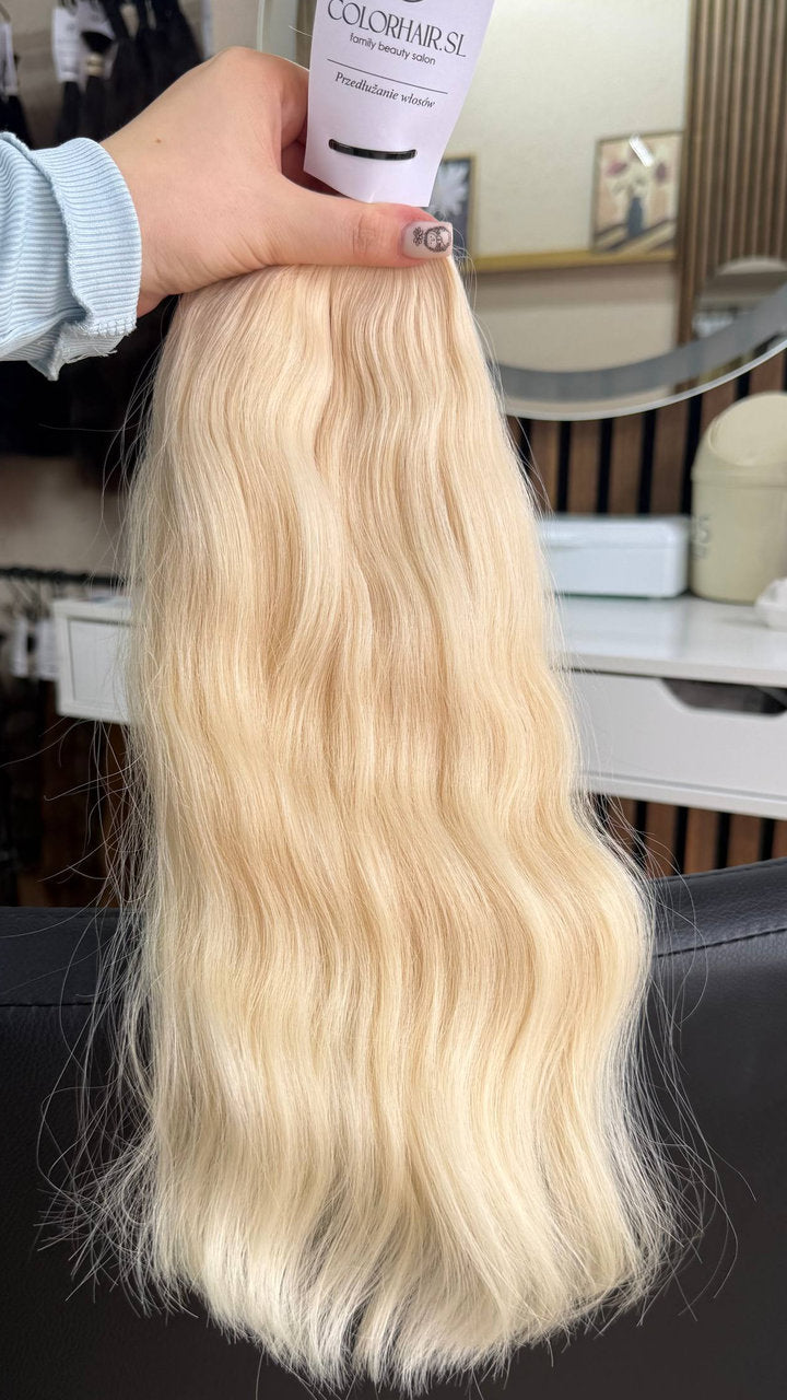 45 cm (18 inch) premium raw Slavic wavy hair extension, cold-bleached Blonde color, single donor
