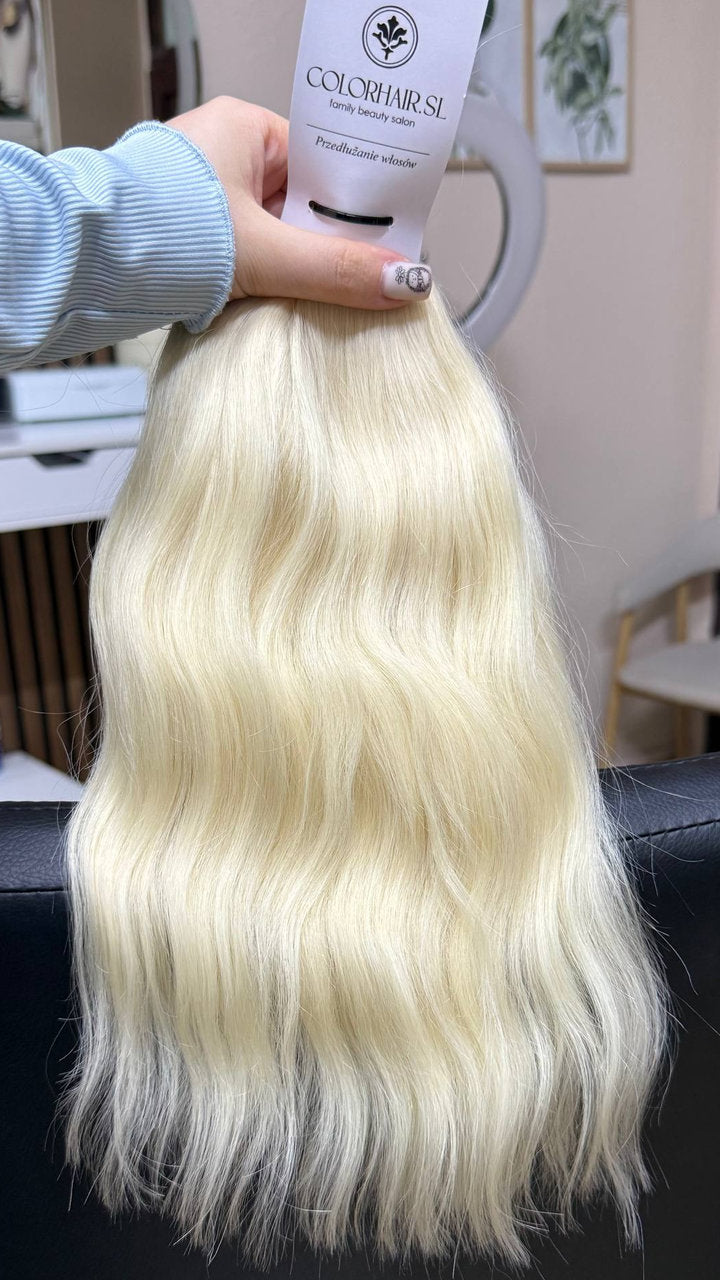 45 cm (18 inch) premium raw Slavic wavy hair extension, cold-bleached Blonde color, single donor