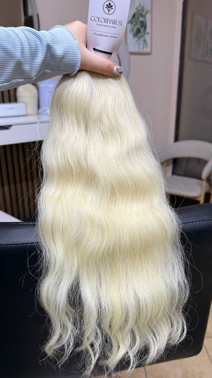 45 cm (18 inch) premium raw Slavic wavy hair extension, cold-bleached Blonde color, single donor