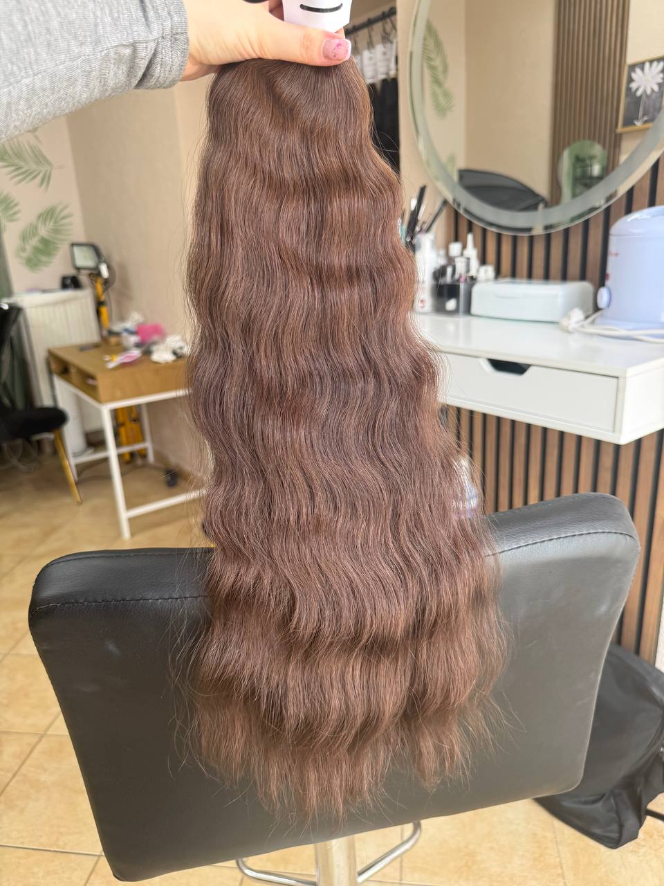 55 cm (22 inch) premium raw Slavic wavy hair extension, cold-bleached brown color, single donor