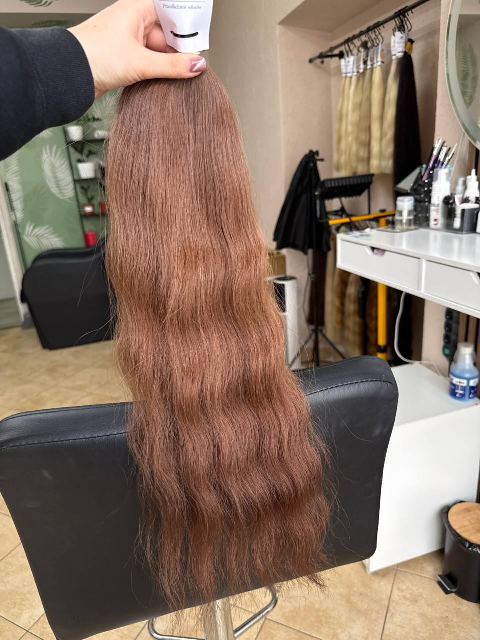 60 cm (24 inch) premium raw Slavic wavy hair extension, cold-bleached brown color, single donor
