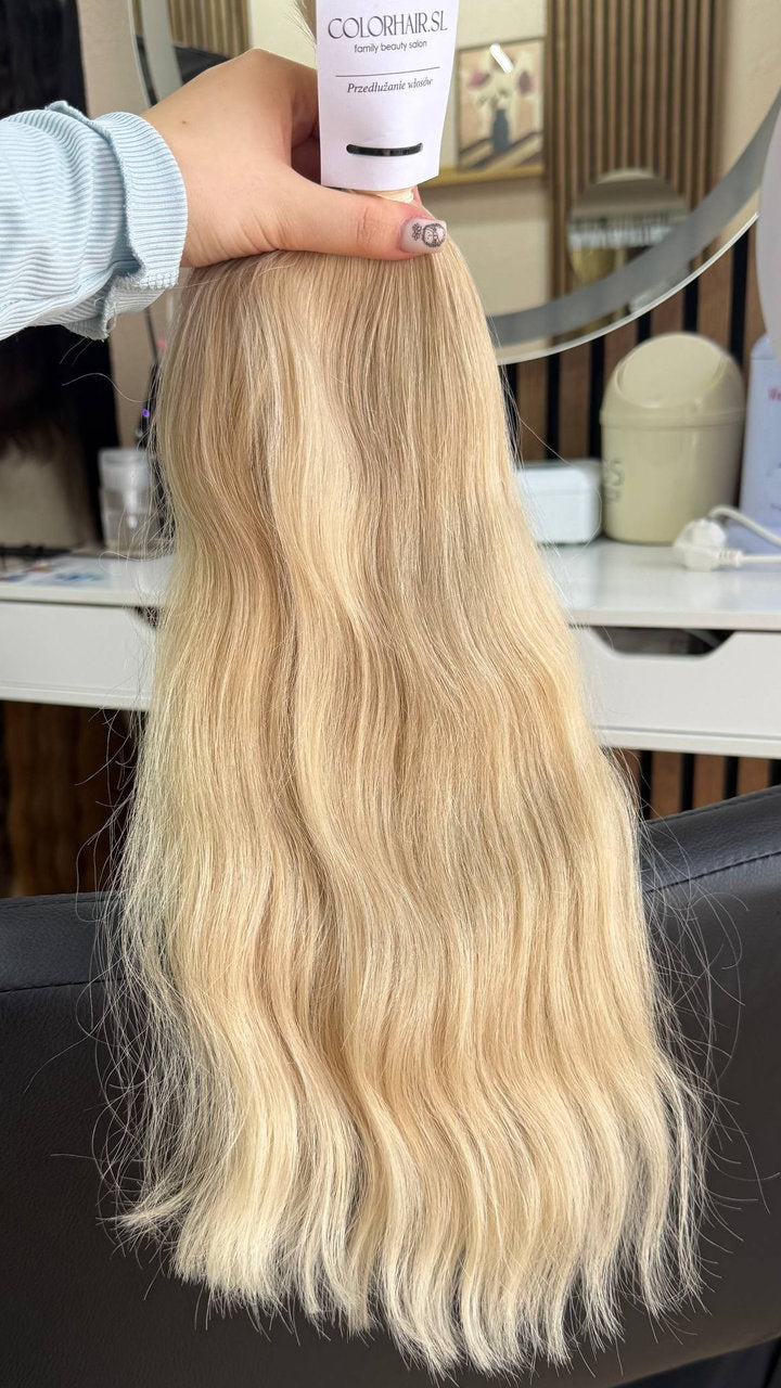 45 cm (18 inch) premium raw Slavic wavy hair extension, cold-bleached Honey Blonde color, single donor