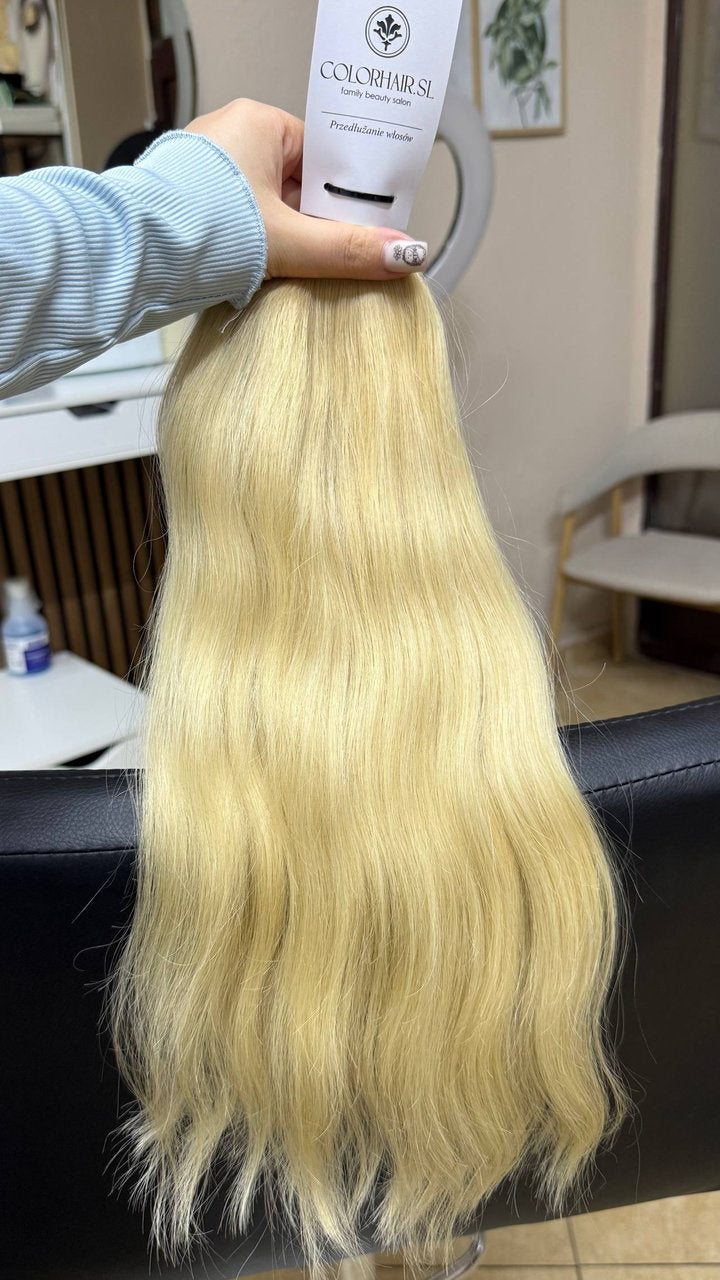 45 cm (18 inch) premium raw Slavic wavy hair extension, cold-bleached Honey Blonde color, single donor