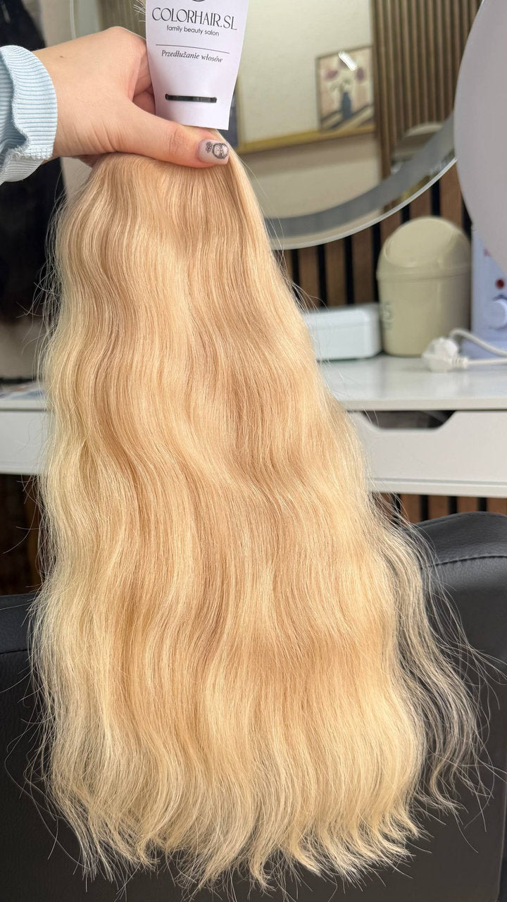 45 cm (18 inch) premium raw Slavic wavy hair extension, cold-bleached Honey Blonde color, single donor