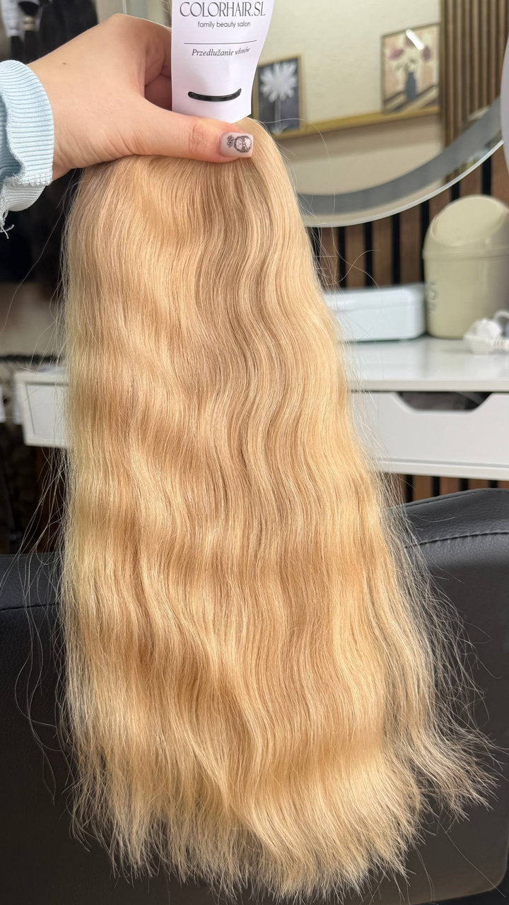 45 cm (18 inch) premium raw Slavic wavy hair extension, cold-bleached Honey Blonde color, single donor