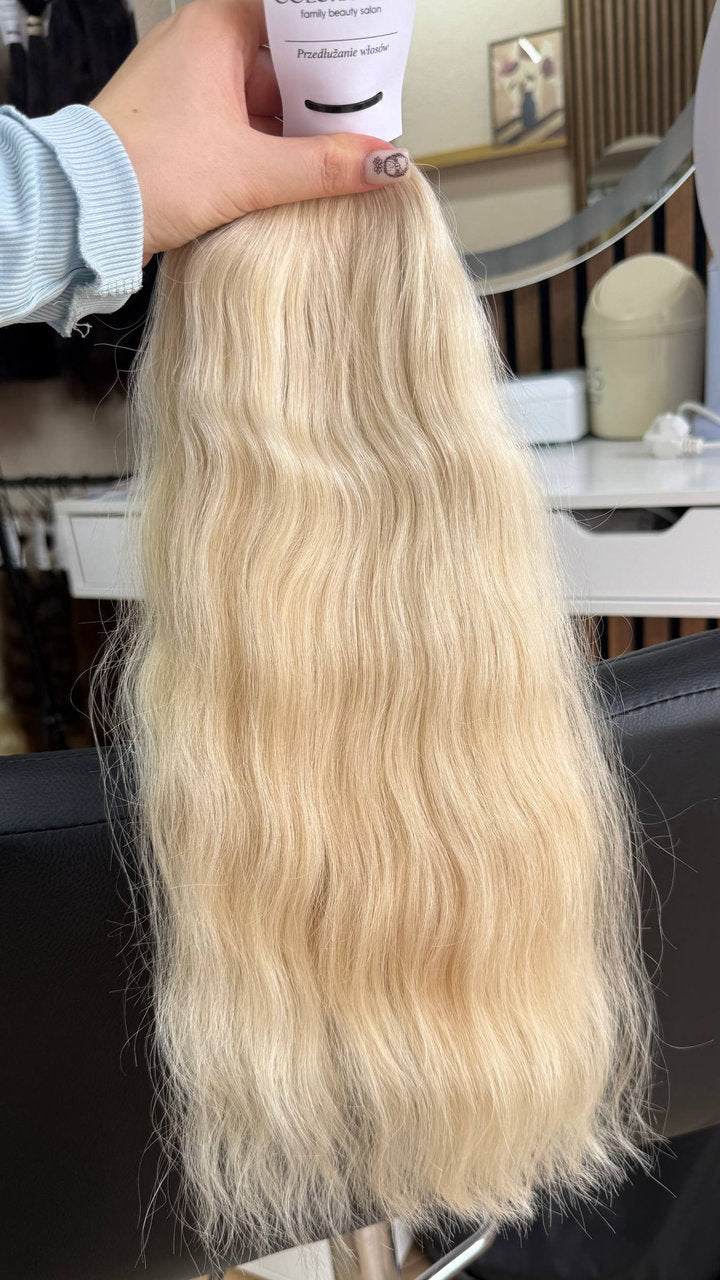 50 cm (20 inch) premium raw Slavic wavy hair extension, cold-bleached Honey Blonde color, single donor