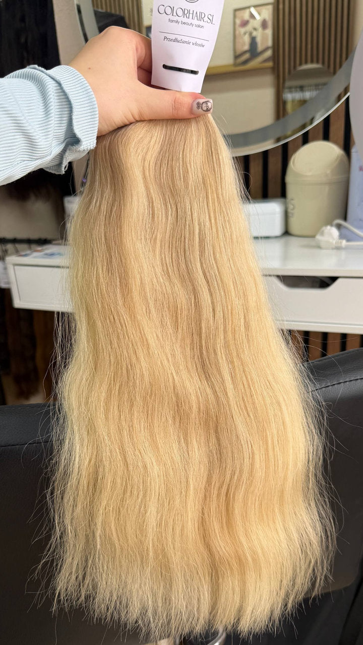 50 cm (20 inch) premium raw Slavic wavy hair extension, cold-bleached Honey Blonde color, single donor