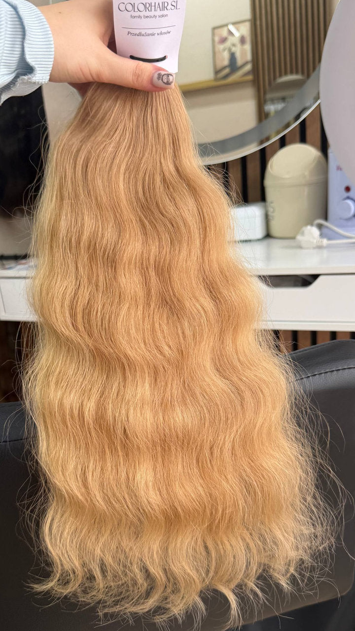 50 cm (20 inch) premium raw Slavic wavy hair extension, cold-bleached Honey Blonde color, single donor